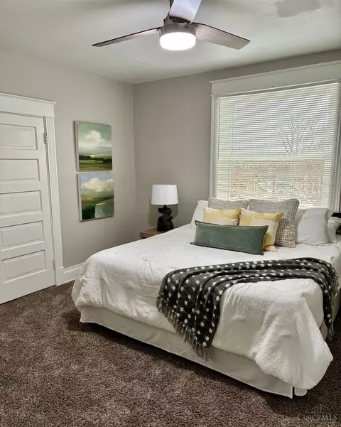 Bedroom - 3337 Graydon Ave, Cincinnati, OH 45207 photo 2 of 8