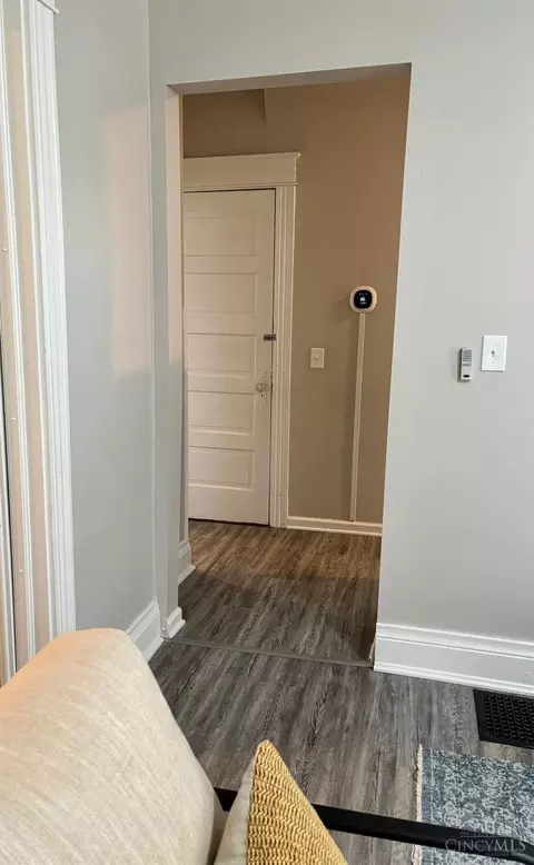 Entry Way - 3337 Graydon Ave, Cincinnati, OH 45207 photo 4 of 7