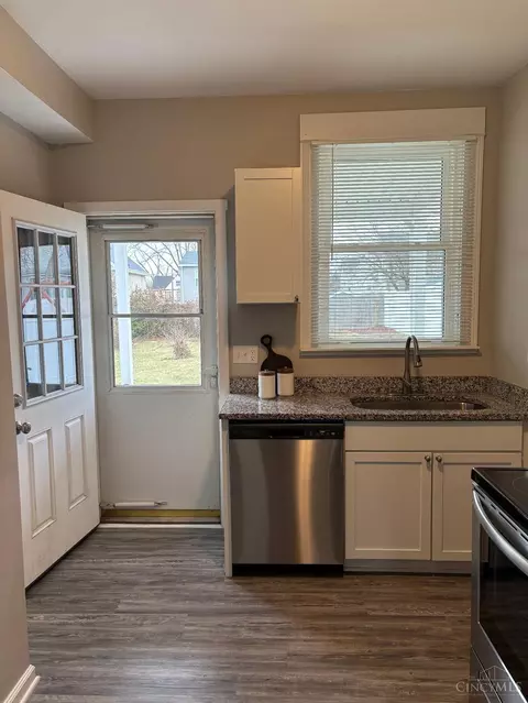 Kitchen - 3337 Graydon Ave, Cincinnati, OH 45207 photo 4 of 4