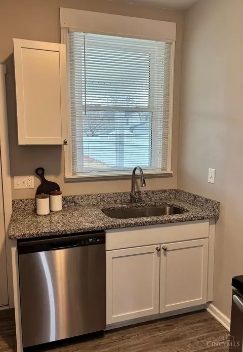Kitchen - 3337 Graydon Ave, Cincinnati, OH 45207 photo 3 of 4