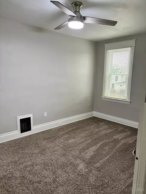 Bedroom - 3337 Graydon Ave, Cincinnati, OH 45207 photo 7 of 8