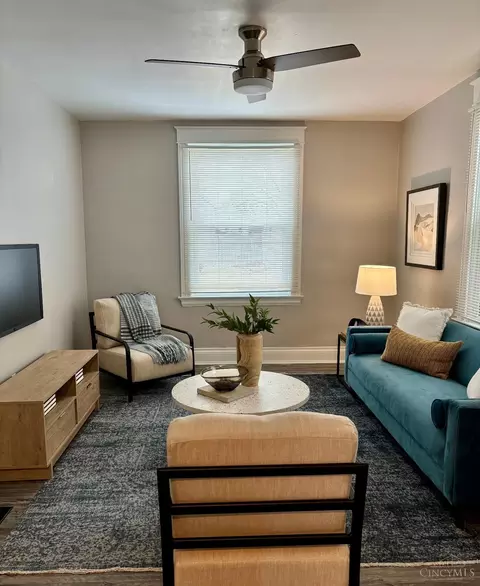 Living - 3337 Graydon Ave, Cincinnati, OH 45207 photo 1 of 2
