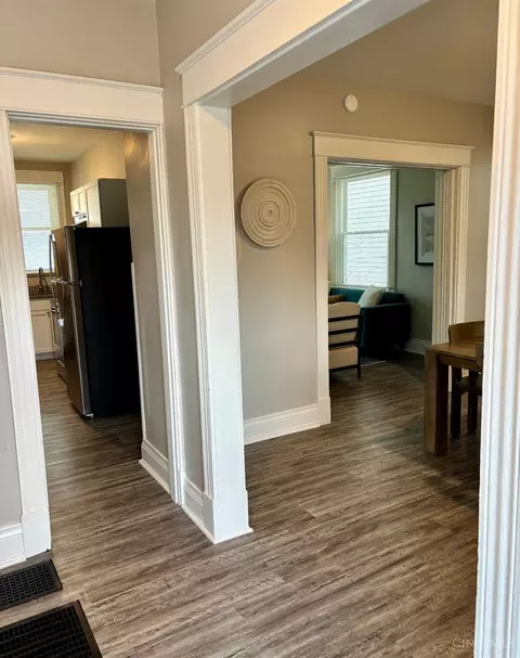 Entry Way - 3337 Graydon Ave, Cincinnati, OH 45207 photo 2 of 7