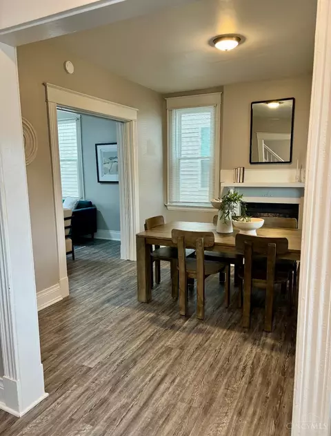 Dining - 3337 Graydon Ave, Cincinnati, OH 45207 photo 1 of 5