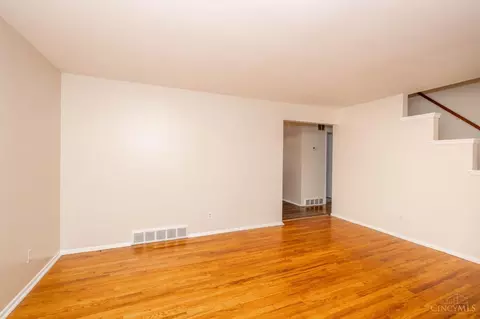 Living - 9172 Neil Dr, Cincinnati, OH 45231 photo 3 of 4
