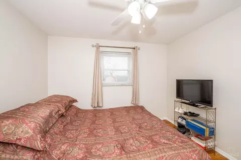 Bedroom - 9172 Neil Dr, Cincinnati, OH 45231 photo 4 of 9