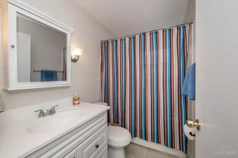 Bath - 9172 Neil Dr, Cincinnati, OH 45231 photo 1 of 2