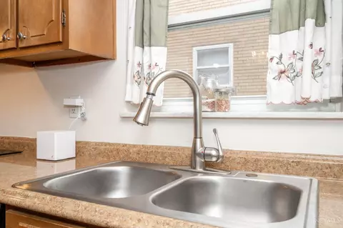 Kitchen - 9172 Neil Dr, Cincinnati, OH 45231 photo 2 of 3