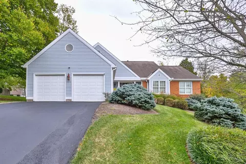 8910 Kemper Rd, Montgomery, OH 45249