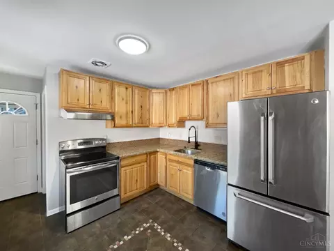 Kitchen - 9771 Wildbrook Ln, Cincinnati, OH 45231 photo 1 of 2