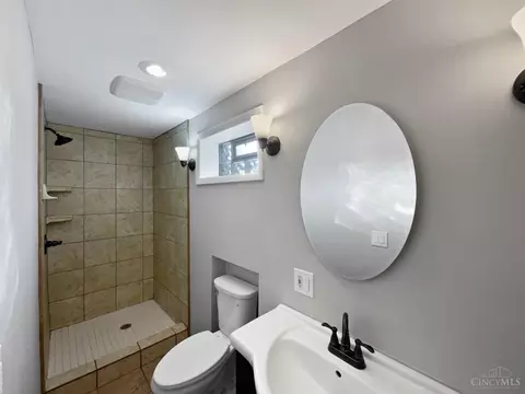 Bath - 9771 Wildbrook Ln, Cincinnati, OH 45231 photo 2 of 2