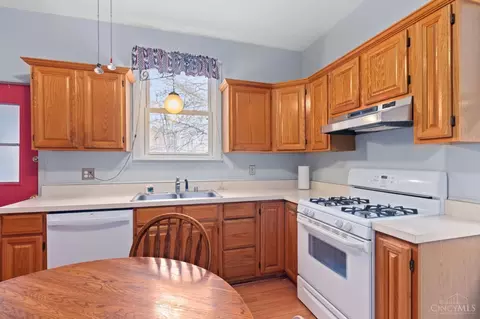 Kitchen - 1141 Overlook Ave, Cincinnati, OH 45238 photo 3 of 4