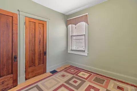 Bedroom - 1141 Overlook Ave, Cincinnati, OH 45238 photo 2 of 15