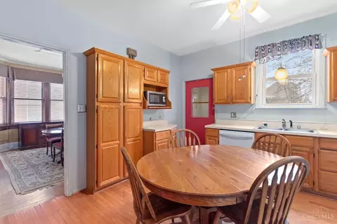 Kitchen - 1141 Overlook Ave, Cincinnati, OH 45238 photo 2 of 4