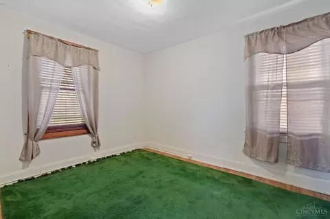 Bedroom - 1141 Overlook Ave, Cincinnati, OH 45238 photo 4 of 15