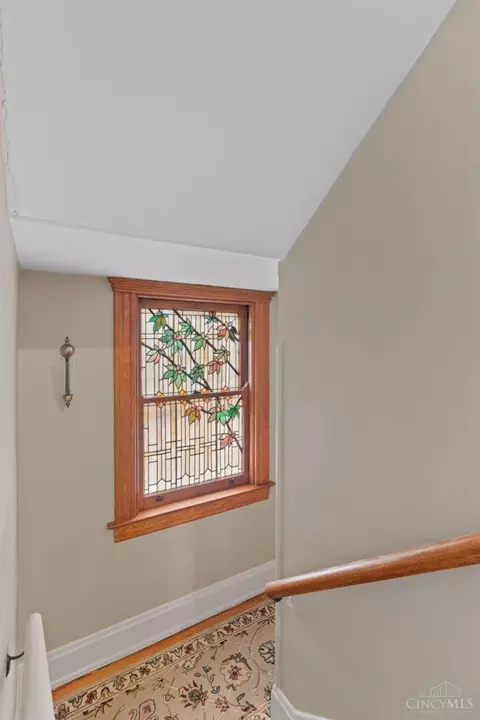 Entry Way - 1141 Overlook Ave, Cincinnati, OH 45238 photo 3 of 4