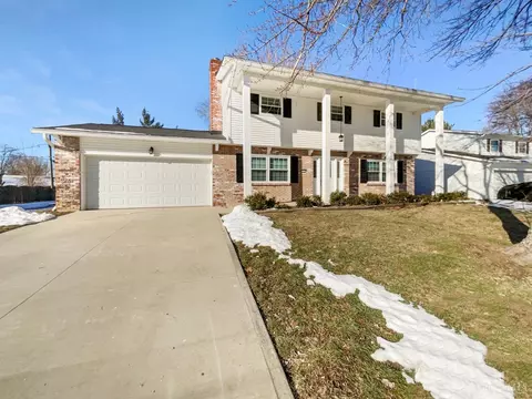 1725 Hilltree Dr, Cincinnati, OH 45255
