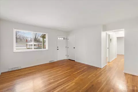 291 Lux Ave, Cincinnati, OH 45216 photo 2