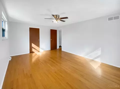 Living - 1697 Atson Ln, Cincinnati, OH 45205 photo 2 of 4