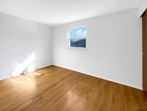 Bedroom - 1697 Atson Ln, Cincinnati, OH 45205 photo 3 of 5