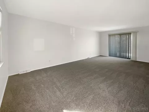 Living - 1697 Atson Ln, Cincinnati, OH 45205 photo 1 of 4