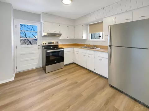 Kitchen - 1697 Atson Ln, Cincinnati, OH 45205 photo 2 of 3