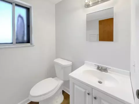 Bath - 1697 Atson Ln, Cincinnati, OH 45205 photo 1 of 2
