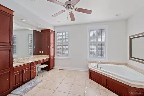 1121 Wareham Dr, Cincinnati, OH 45202 photo 12