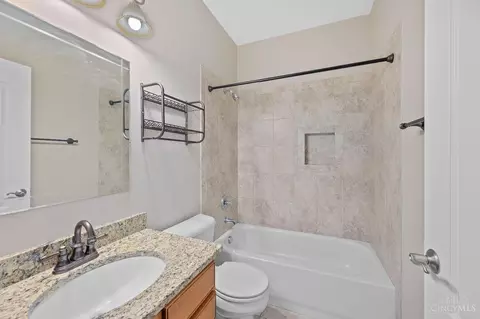 1121 Wareham Dr, Cincinnati, OH 45202 photo 8