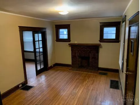Living - 2536 Cleinview Ave, Cincinnati, OH 45206 photo 2 of 6
