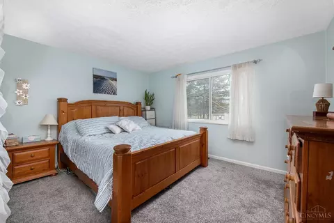 Bedroom - 4776 Timberknoll Rd, Cincinnati, OH 45244 photo 3 of 3