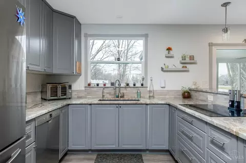 Kitchen - 4776 Timberknoll Rd, Cincinnati, OH 45244 photo 3 of 3