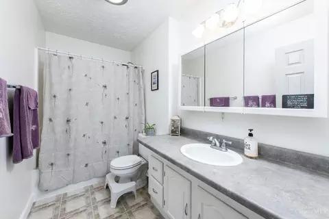 Bath - 4776 Timberknoll Rd, Cincinnati, OH 45244 photo 1 of 1