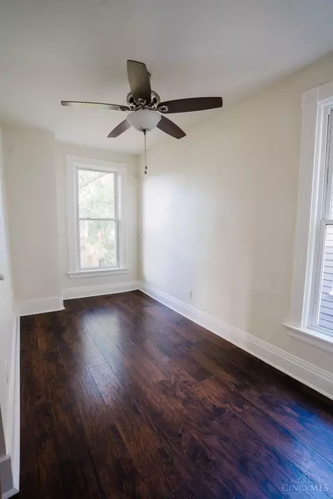 Bedroom - 1708 Fairfax Ave, Cincinnati, OH 45207 photo 4 of 9