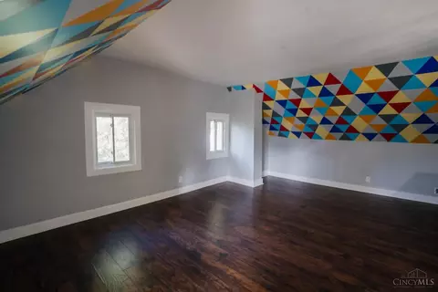 Bedroom - 1708 Fairfax Ave, Cincinnati, OH 45207 photo 8 of 9