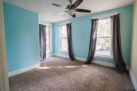 Bedroom - 1708 Fairfax Ave, Cincinnati, OH 45207 photo 6 of 9