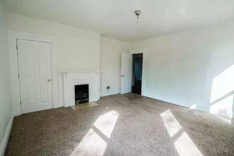 Bedroom - 1708 Fairfax Ave, Cincinnati, OH 45207 photo 7 of 9