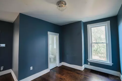 Bedroom - 1708 Fairfax Ave, Cincinnati, OH 45207 photo 1 of 9