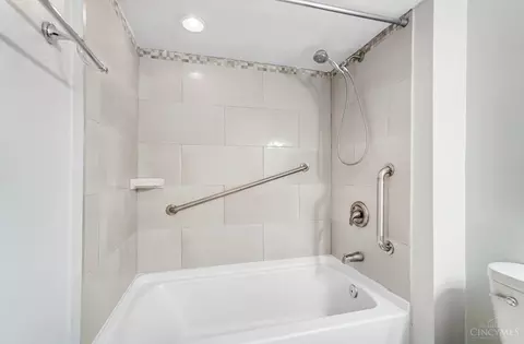 Bath - 3842 Field Ln, Cincinnati, OH 45255 photo 4 of 4