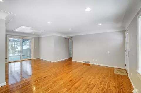 Living - 3842 Field Ln, Cincinnati, OH 45255 photo 3 of 8