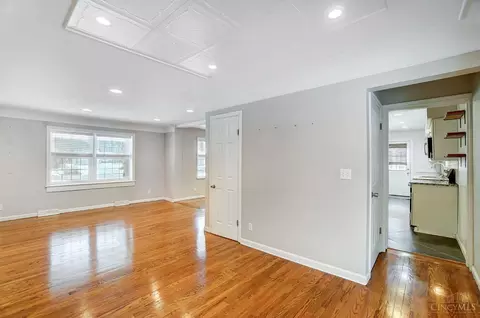 Living - 3842 Field Ln, Cincinnati, OH 45255 photo 5 of 8
