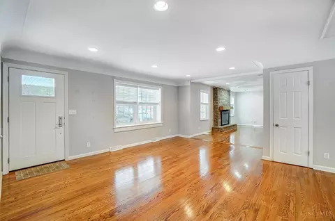 Living - 3842 Field Ln, Cincinnati, OH 45255 photo 1 of 8
