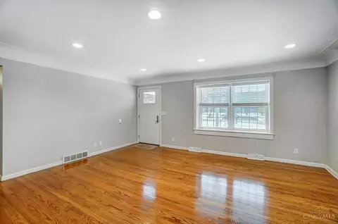 Living - 3842 Field Ln, Cincinnati, OH 45255 photo 2 of 8