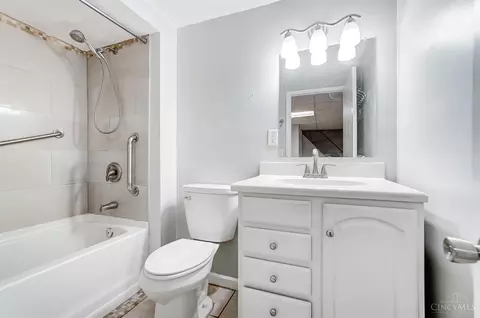 Bath - 3842 Field Ln, Cincinnati, OH 45255 photo 3 of 4