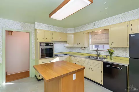 1202 Immaculate Ln, Cincinnati, OH 45255 photo 6