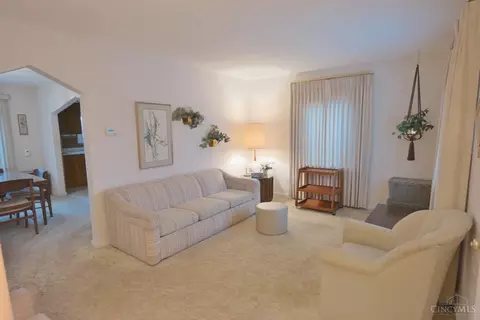 5630 Biscayne Ave, Cincinnati, OH 45248 photo 2