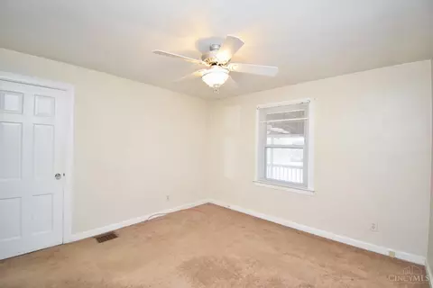 Bedroom - 5643 Biscayne Ave, Cincinnati, OH 45248 photo 2 of 7