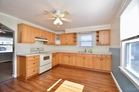Kitchen - 5643 Biscayne Ave, Cincinnati, OH 45248 photo 2 of 4