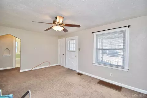 Living - 5643 Biscayne Ave, Cincinnati, OH 45248 photo 3 of 4