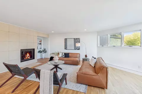 Living - 1030 Hatch St, Cincinnati, OH 45202 photo 2 of 4